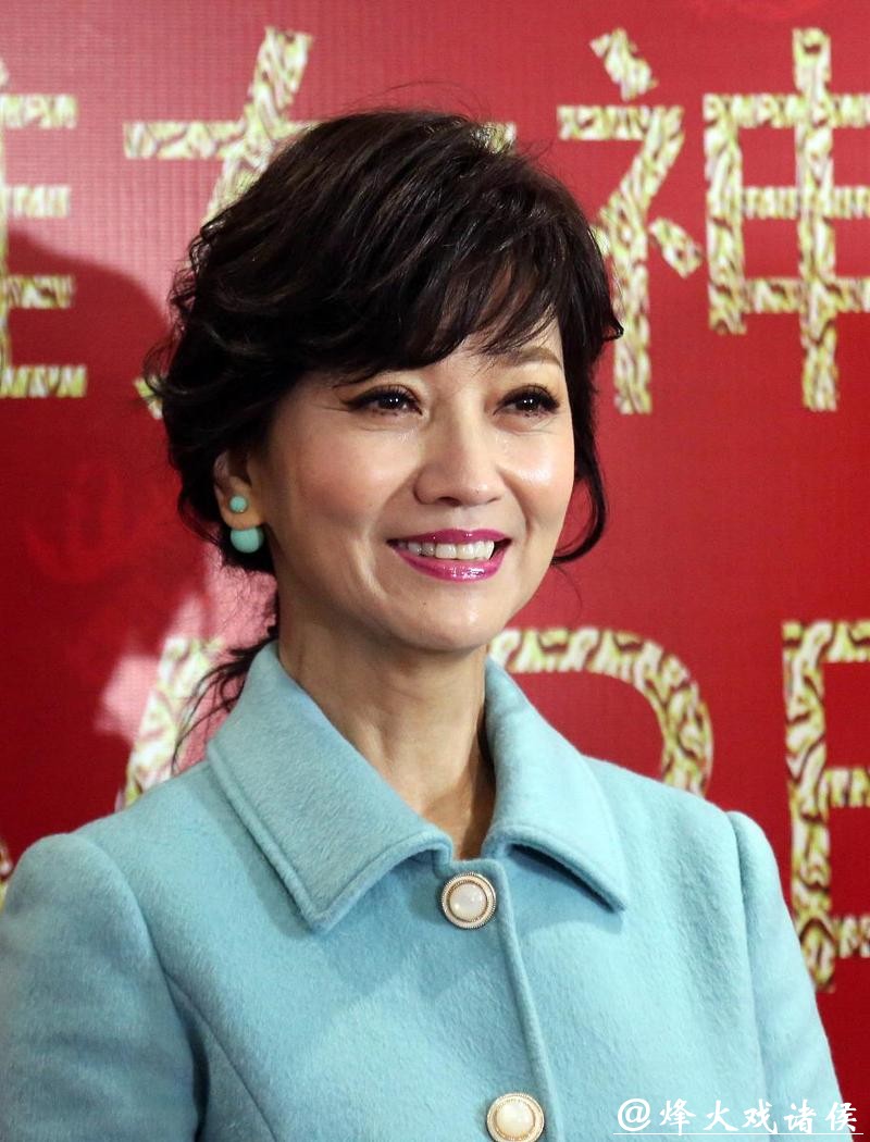 赵雅芝70岁，孙女颜值却冲上热搜！看清正脸后网友惊了：这隔代遗传绝了